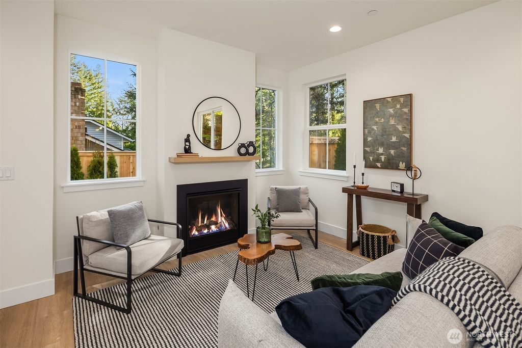 Photo of 11810 NE 103rd Place, Kirkland, WA 98033 (MLS # 2477772)