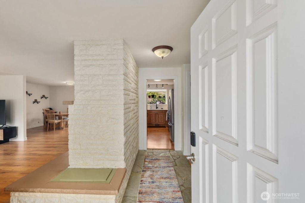 Photo of 10400 SE 194th Place, Renton, WA 98055 (MLS # 2497320)