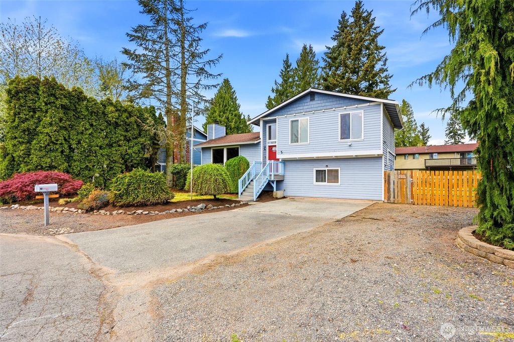 Photo of 6113 95th Place NE, Marysville, WA 98270 (MLS # 2510731)