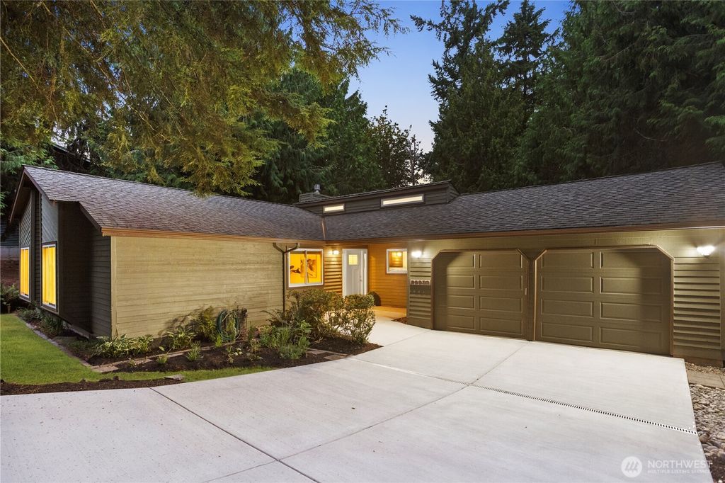 Photo of 20932 NE 44th Street, Sammamish, WA 98074 (MLS # 2412272)