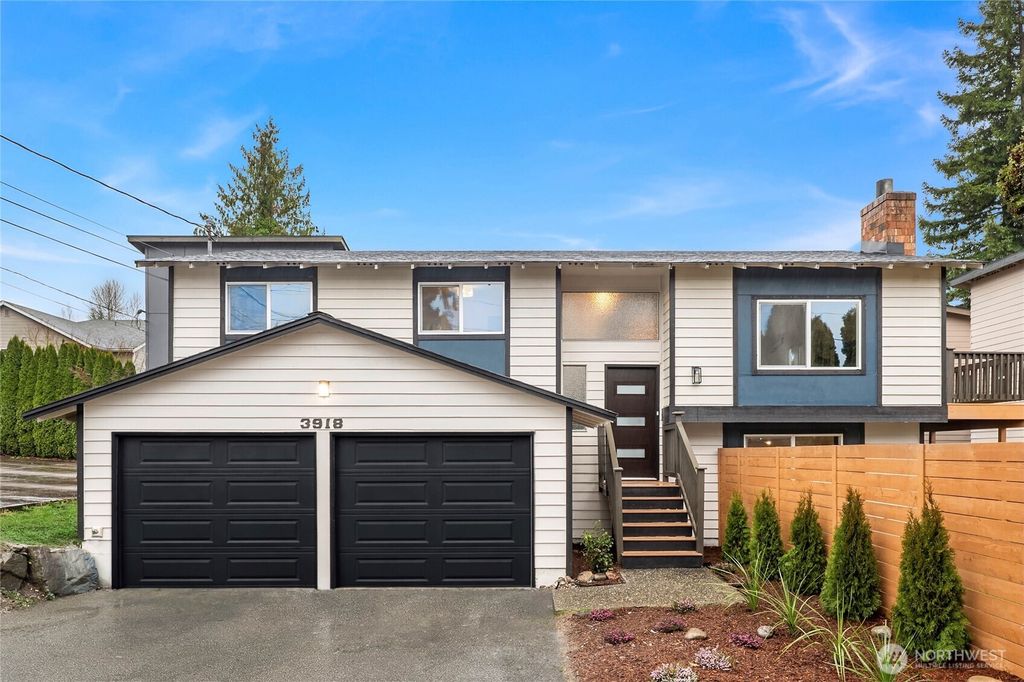 Photo of 3918 148th Street SW, Lynnwood, WA 98087 (MLS # 2490594)