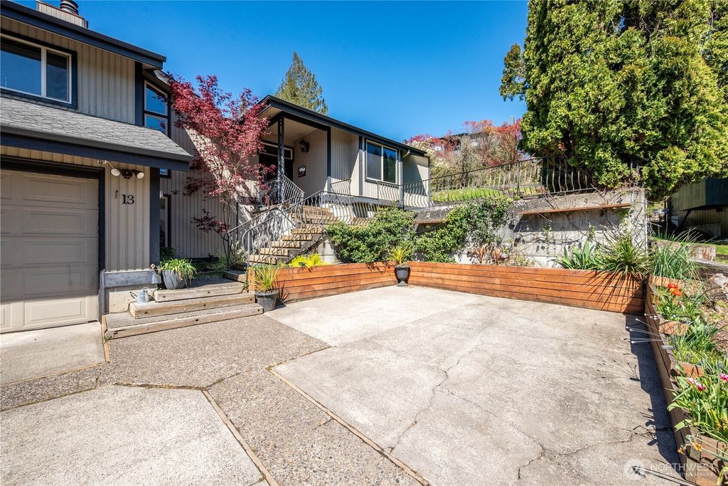 Photo of 13 Judith Place, Longview, WA 98632 (MLS # 2506156)