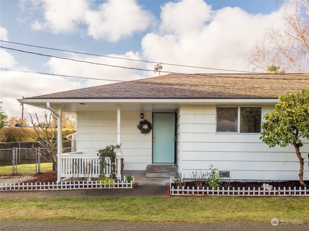 Photo of 514 Emerson Street, Snohomish, WA 98290 (MLS # 2028888)