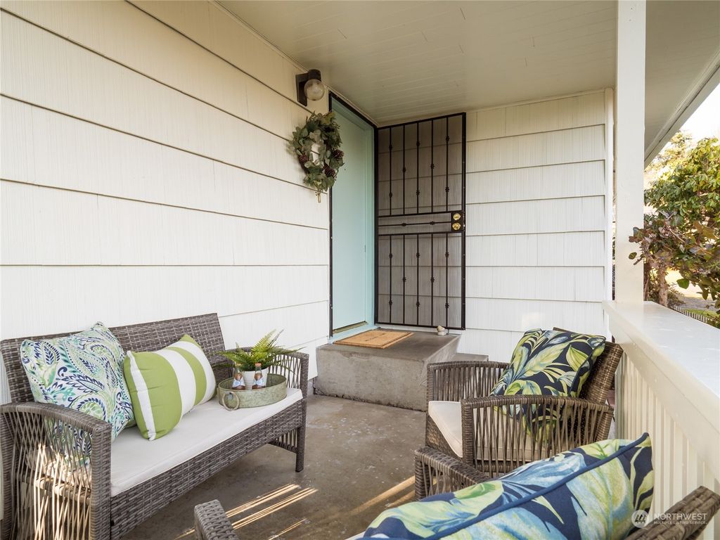 Photo of 514 Emerson Street, Snohomish, WA 98290 (MLS # 2028888)