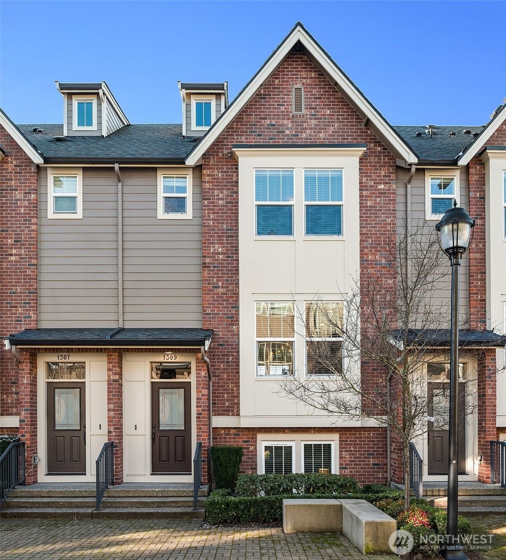 Photo of 1309 Brooklyn Walk Walk NE #18.3, Issaquah, WA 98029 (MLS # 2326651)