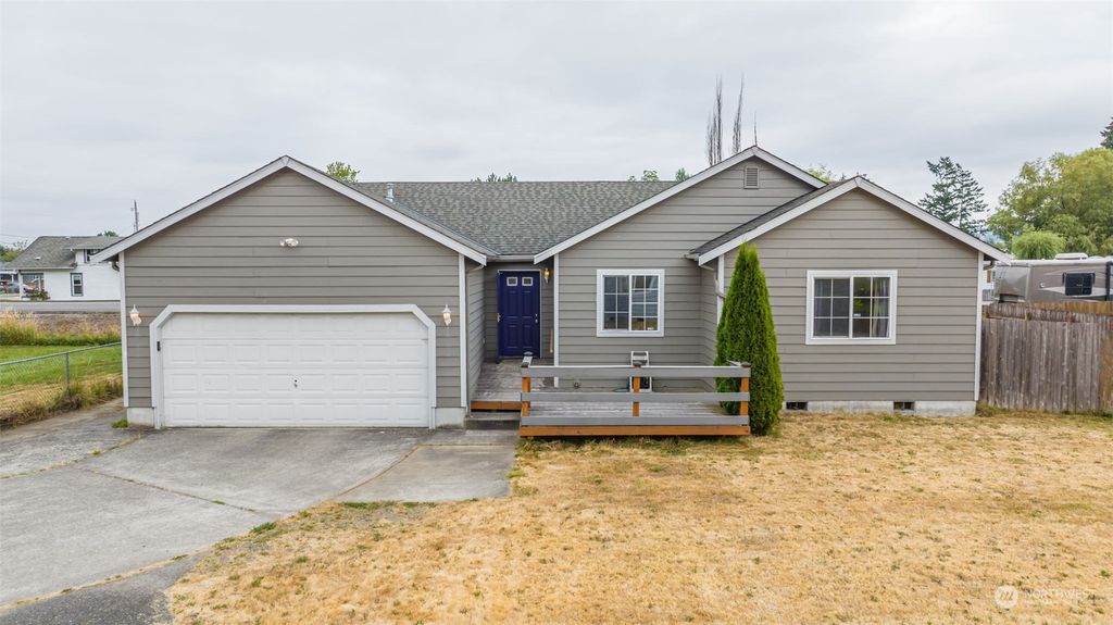 Photo of 24 2nd Avenue S, Algona, WA 98001 (MLS # 2013939)