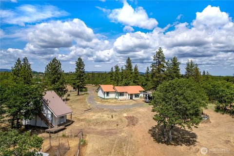 Photo of 566 Woodland Road, Goldendale, WA 98620 (MLS # 2390481)