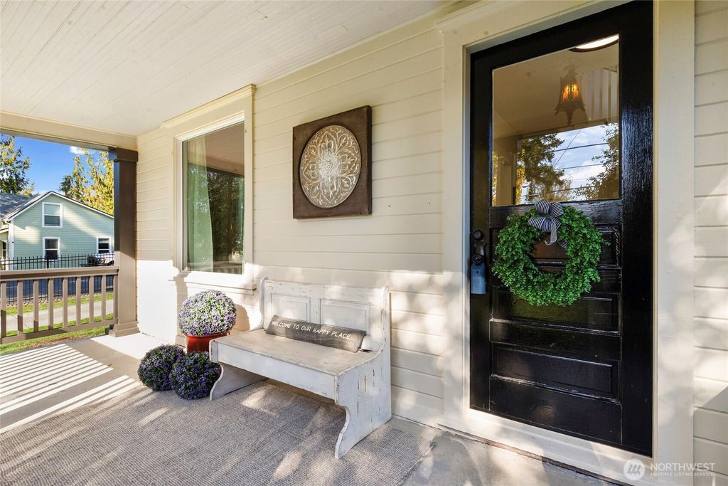 Photo of 1404 10th Avenue SE, Olympia, WA 98501 (MLS # 2476118)