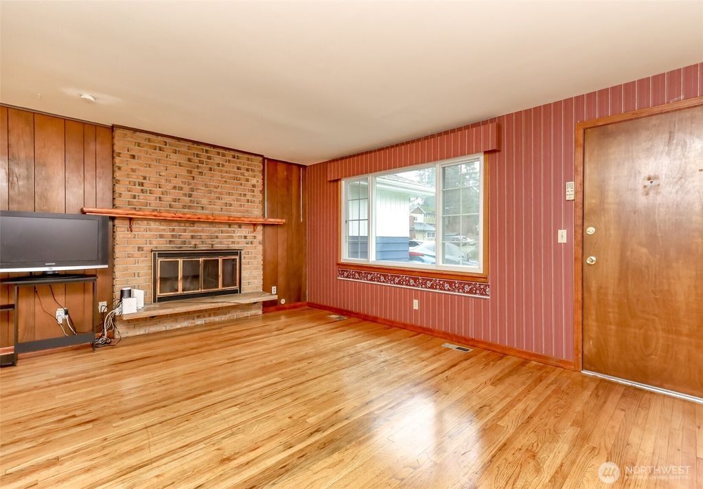 Photo of 12904 12th Avenue S, Burien, WA 98168 (MLS # 2473007)