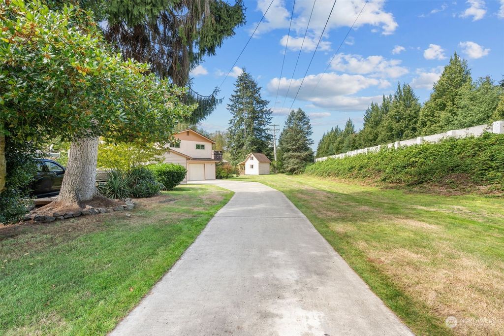 Photo of 969 Shelton Avenue SE, Renton, WA 98058 (MLS # 2280890)