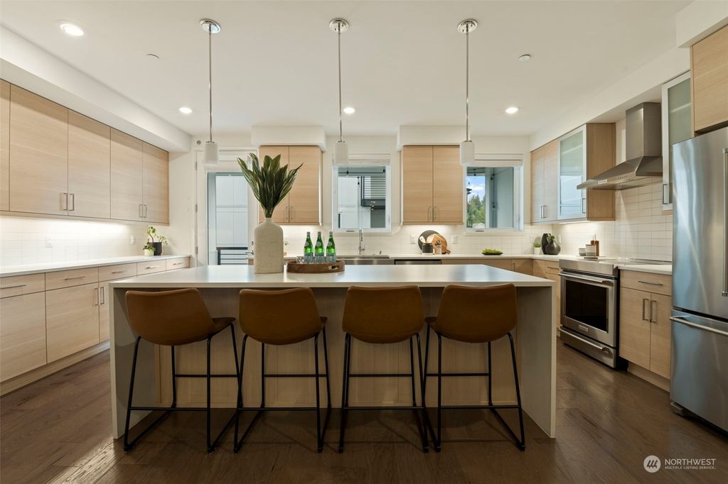 Photo of 23111 NE 8th St. St #D4, Sammamish, WA 98074 (MLS # 2239277)