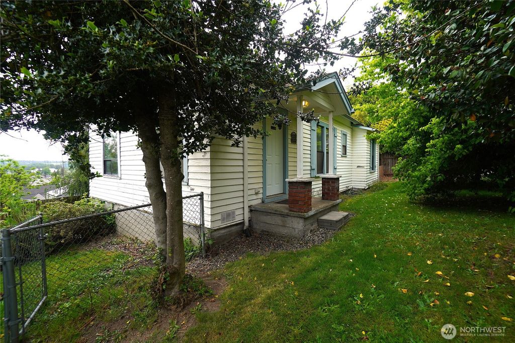 Photo of 515 Hazel Avenue N, Kent, WA 98030 (MLS # 2376475)