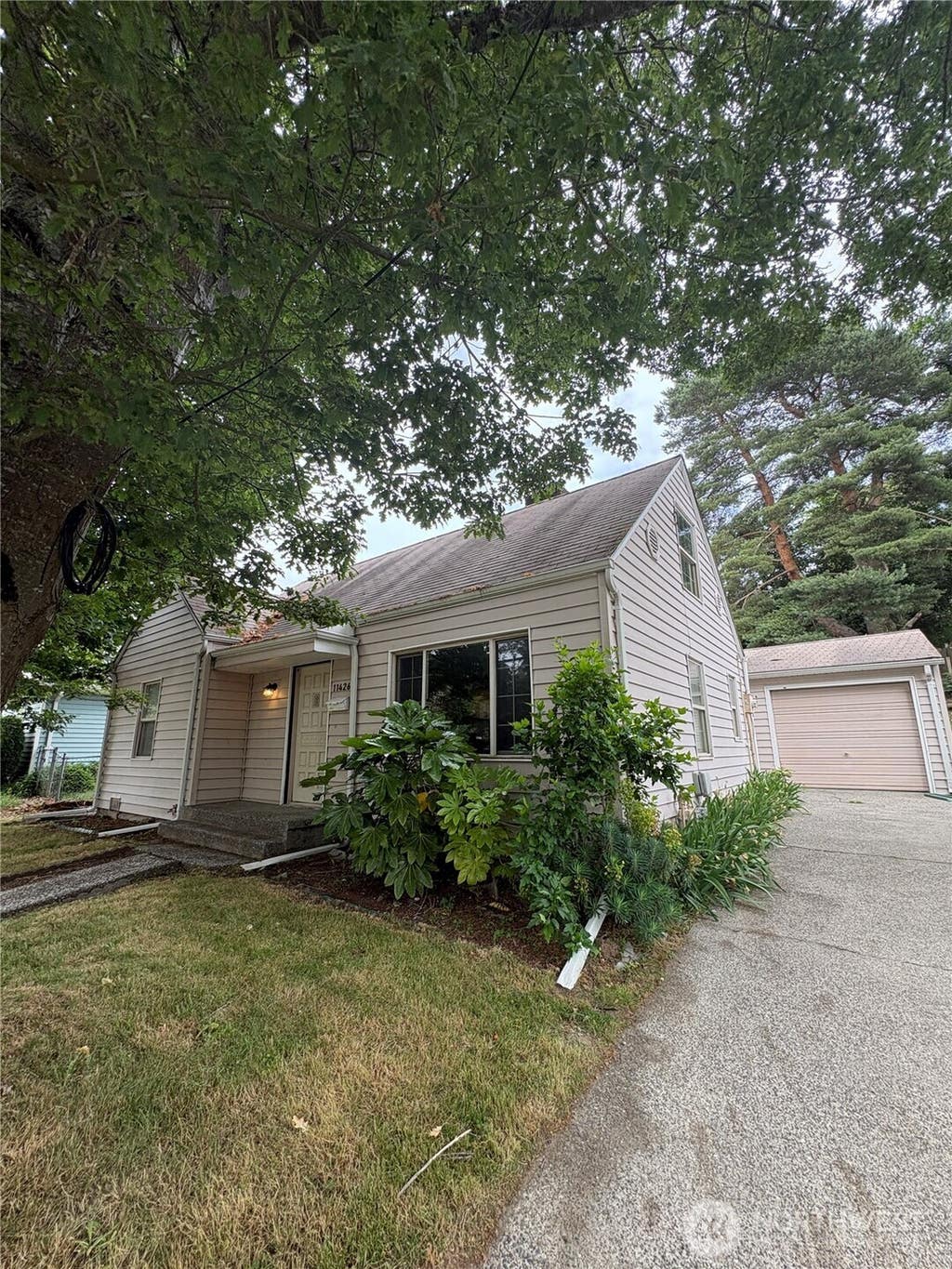 Photo of 11426 Crestwood Drive S, Seattle, WA 98178 (MLS # 2549831)