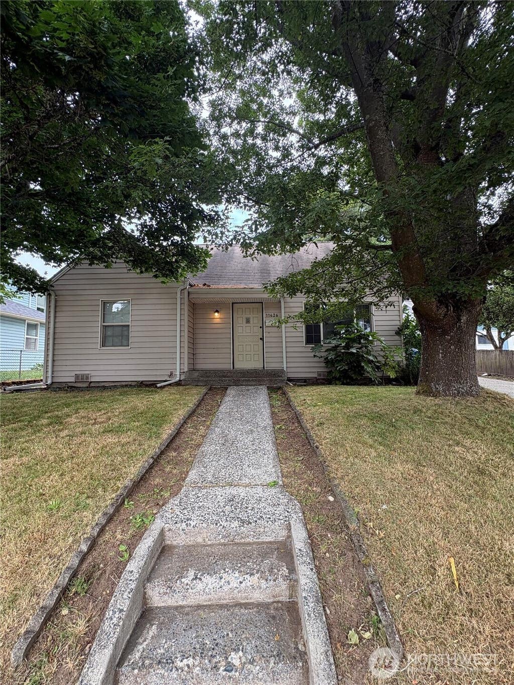 Photo of 11426 Crestwood Drive S, Seattle, WA 98178 (MLS # 2549831)