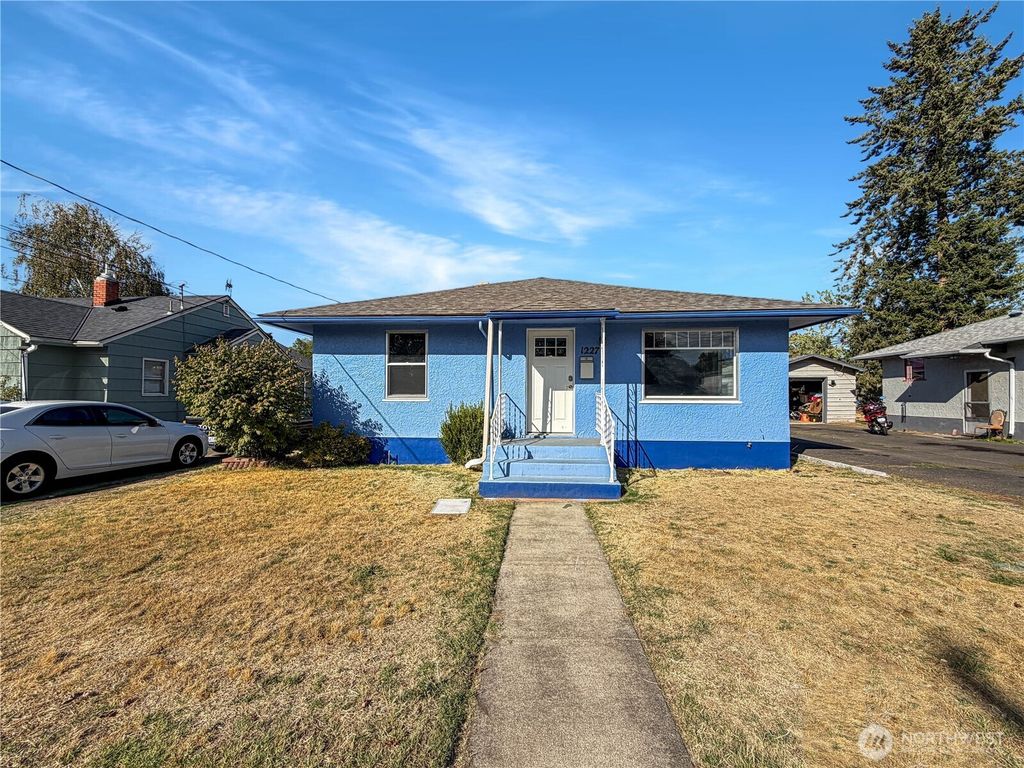 Photo of 1227 Francis Avenue, Walla Walla, WA 99362 (MLS # 2443701)