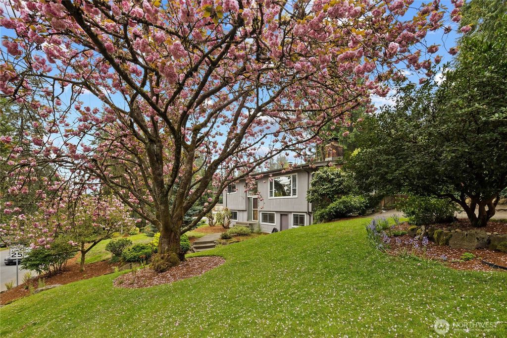 Photo of 1519 NE 185th Street, Shoreline, WA 98155 (MLS # 2514050)