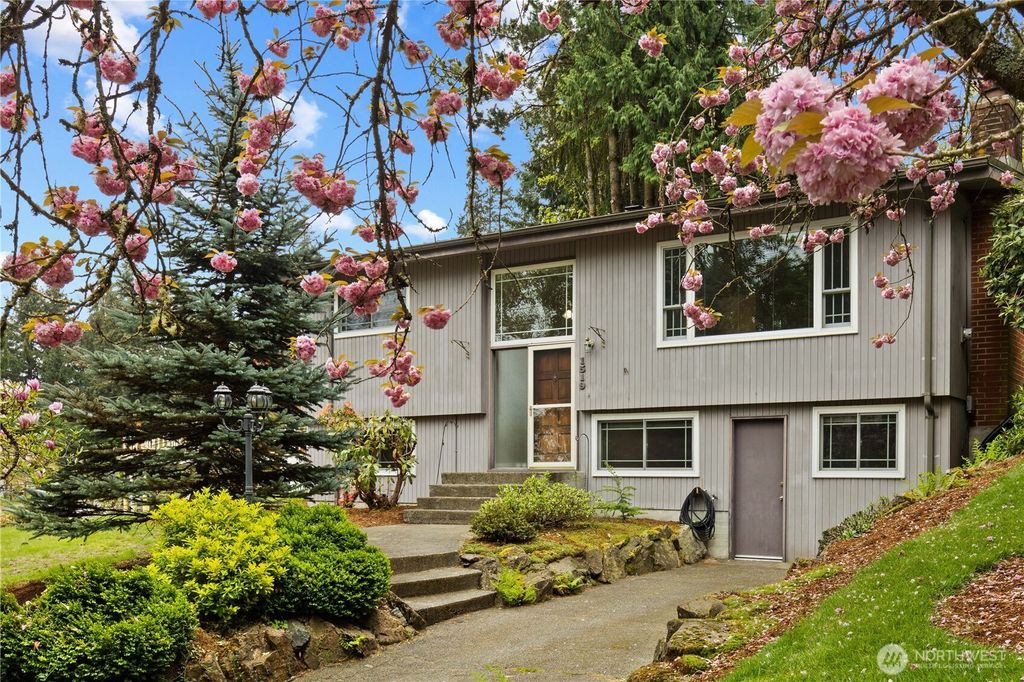 Photo of 1519 NE 185th Street, Shoreline, WA 98155 (MLS # 2514050)