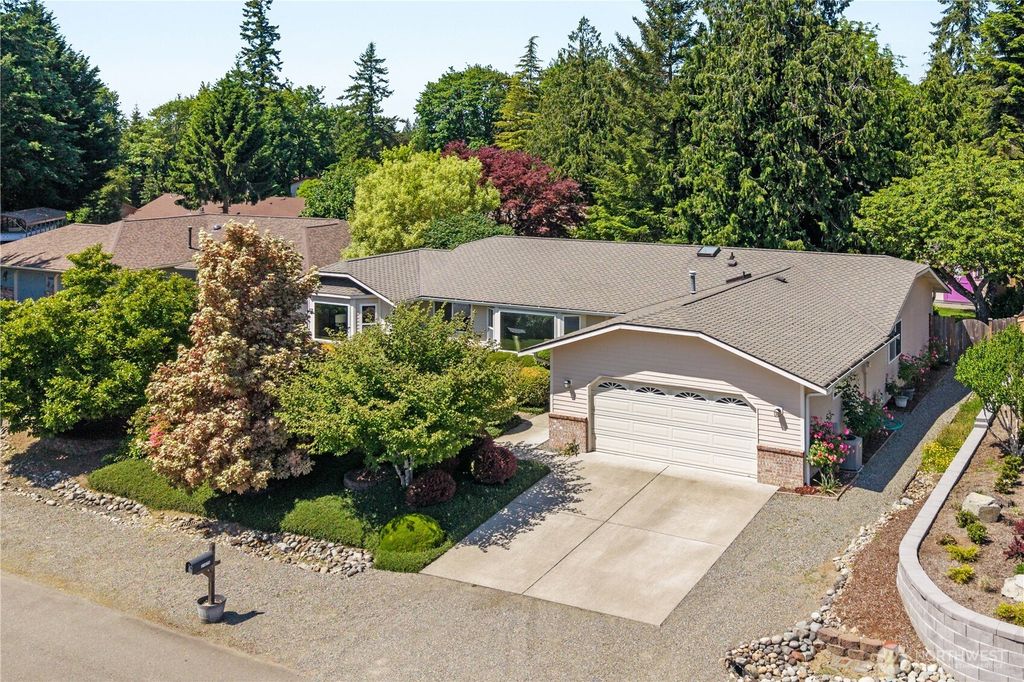 Photo of 21628 SE 255th Place, Maple Valley, WA 98038 (MLS # 2384529)