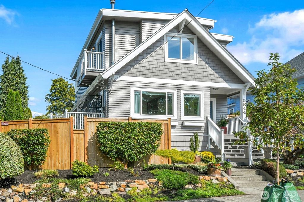 Photo of 5544 Kenwood Place N, Seattle, WA 98103 (MLS # 2431801)