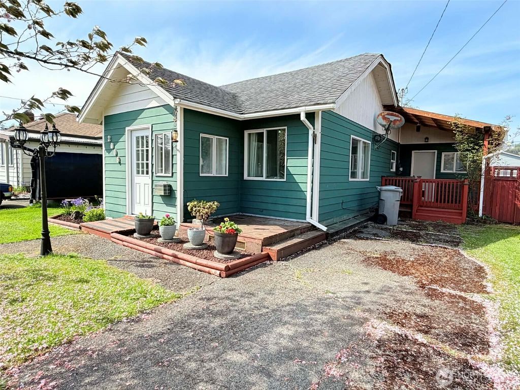 Photo of 2006 W 2nd Street, Aberdeen, WA 98520 (MLS # 2517088)