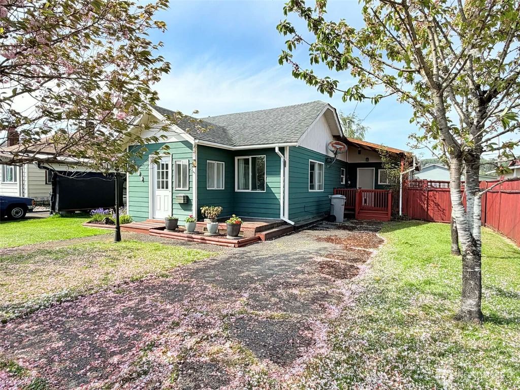 Photo of 2006 W 2nd Street, Aberdeen, WA 98520 (MLS # 2517088)