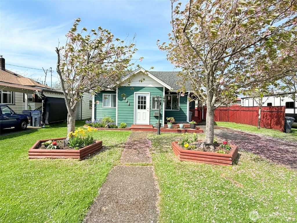 Photo of 2006 W 2nd Street, Aberdeen, WA 98520 (MLS # 2517088)