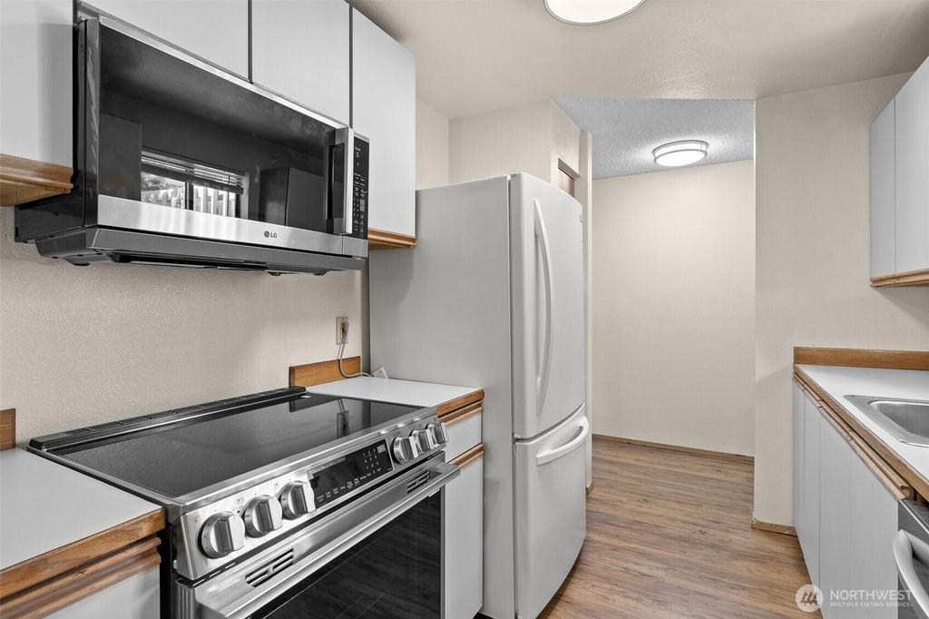 Photo of 1239 SW 132nd Lane #822, Burien, WA 98146 (MLS # 2454725)