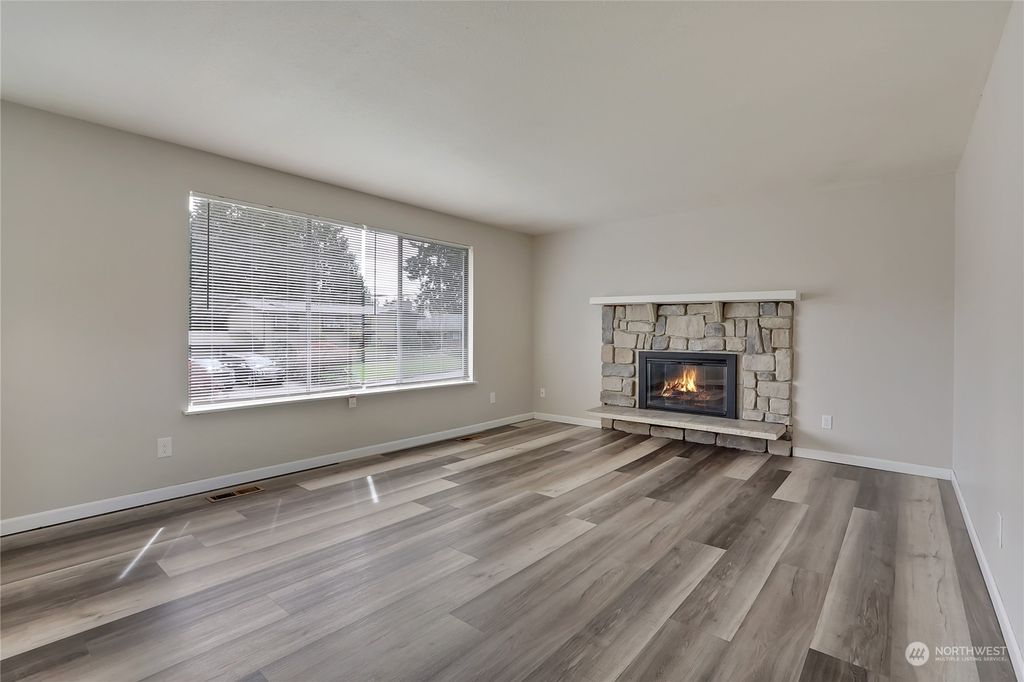 Photo of 2404 SW 307th Street, Federal Way, WA 98023 (MLS # 2222578)