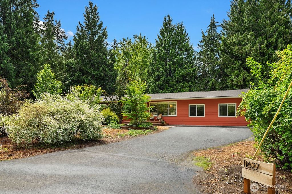 Photo of 11627 204th Avenue NE, Redmond, WA 98053 (MLS # 2529219)