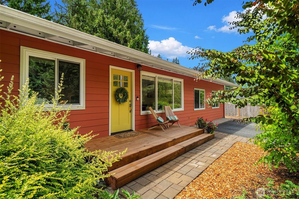 Photo of 11627 204th Avenue NE, Redmond, WA 98053 (MLS # 2529219)