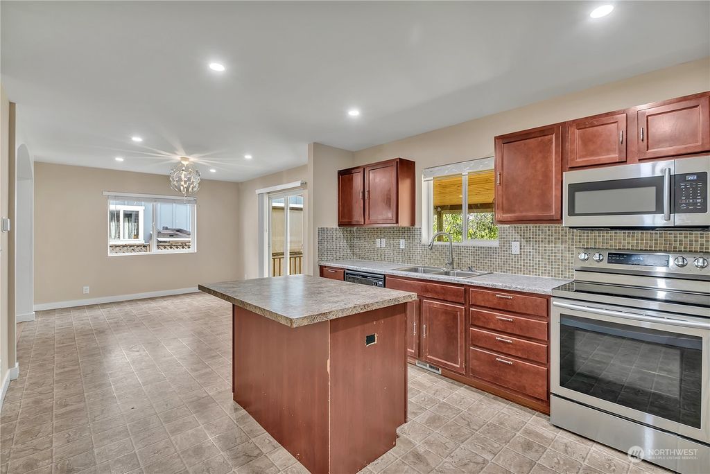 Photo of 12505 SE 265th Court, Kent, WA 98030 (MLS # 2296322)