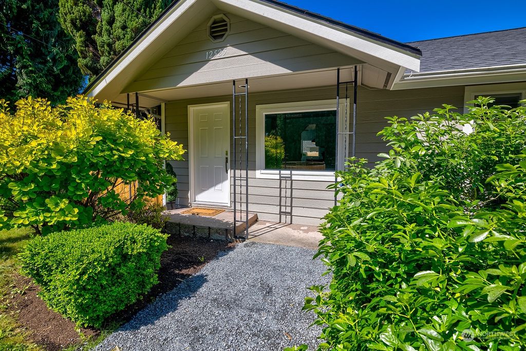 Photo of 12525 1st Avenue NE, Seattle, WA 98125 (MLS # 2077505)