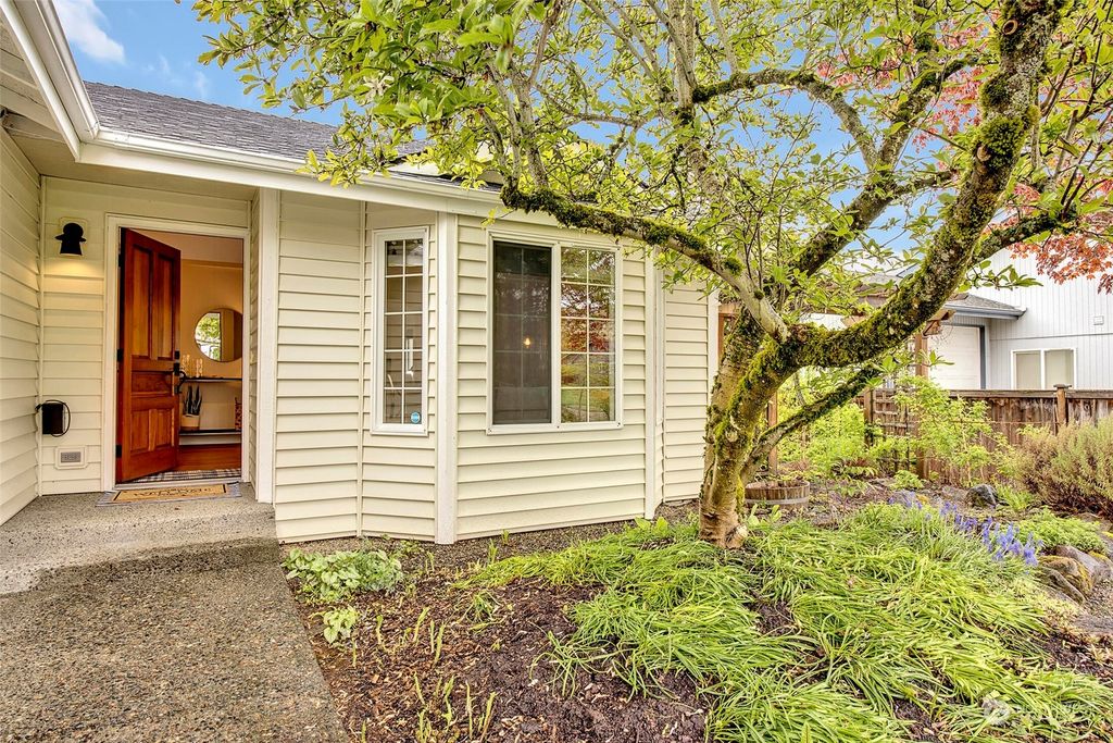 Photo of 25921 202nd Avenue SE, Covington, WA 98042 (MLS # 2055606)