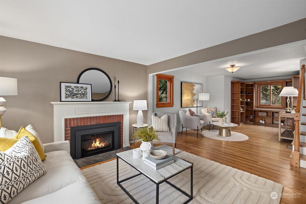 Photo of 11518 1st Avenue NW, Seattle, WA 98177 (MLS # 2201589)