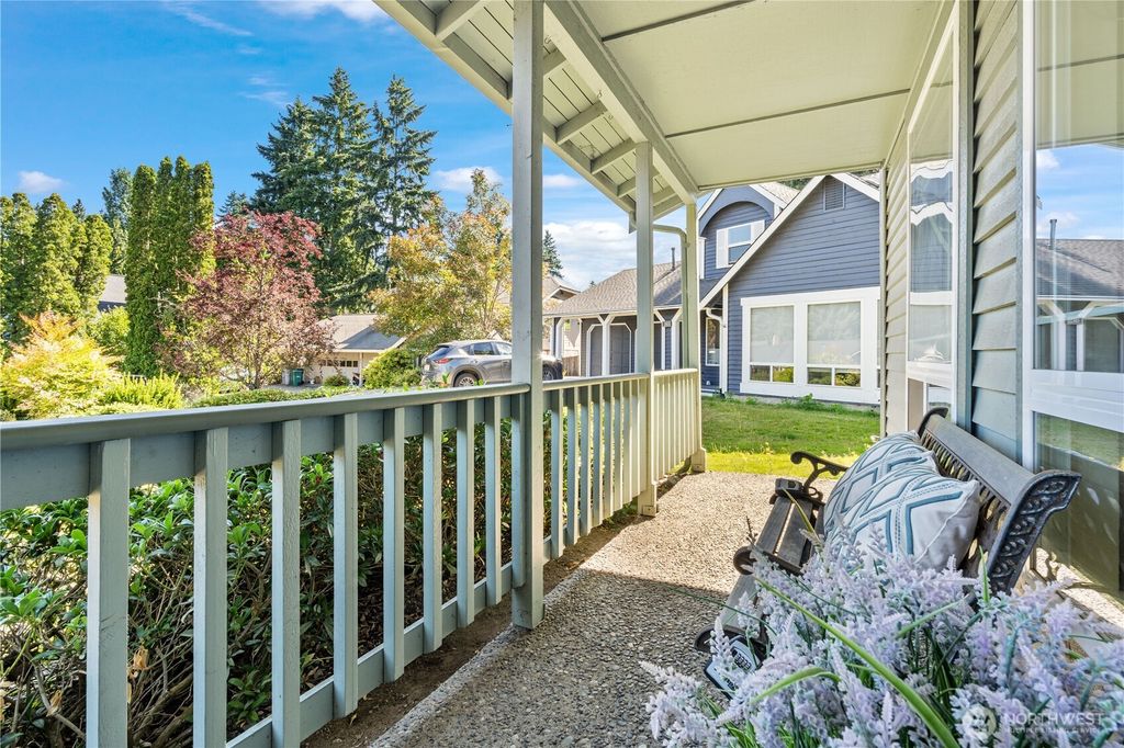 Photo of 12619 NE 81st Place, Kirkland, WA 98033 (MLS # 2404767)