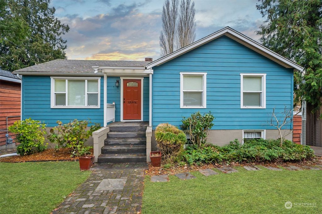 Photo of 15514 11th Avenue NE, Shoreline, WA 98155 (MLS # 2033926)