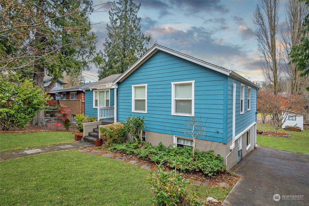 Photo of 15514 11th Avenue NE, Shoreline, WA 98155 (MLS # 2033926)