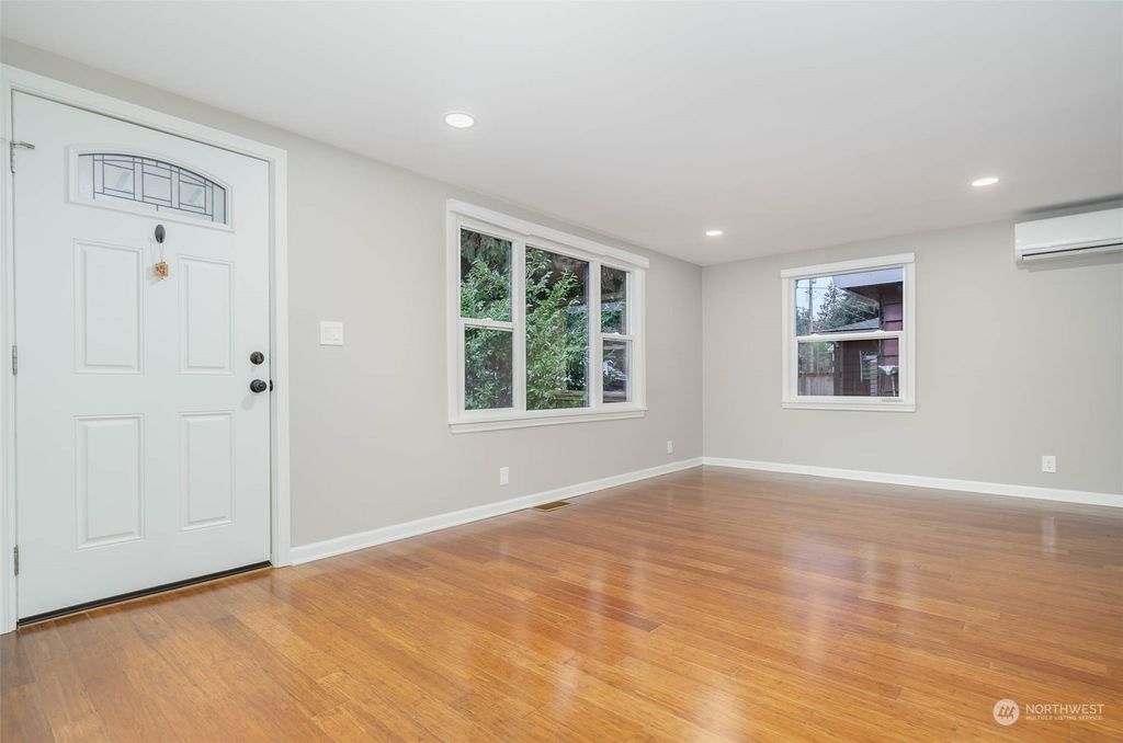 Photo of 15514 11th Avenue NE, Shoreline, WA 98155 (MLS # 2033926)