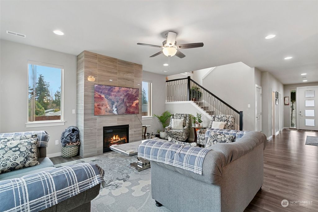 Photo of 11672 SE 318th Court, Auburn, WA 98092 (MLS # 2047398)