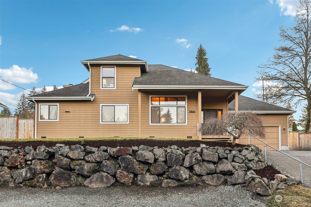 Photo of 1001 NE 105th Street, Seattle, WA 98125 (MLS # 2314250)