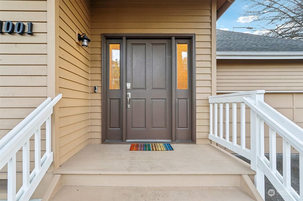 Photo of 1001 NE 105th Street, Seattle, WA 98125 (MLS # 2314250)