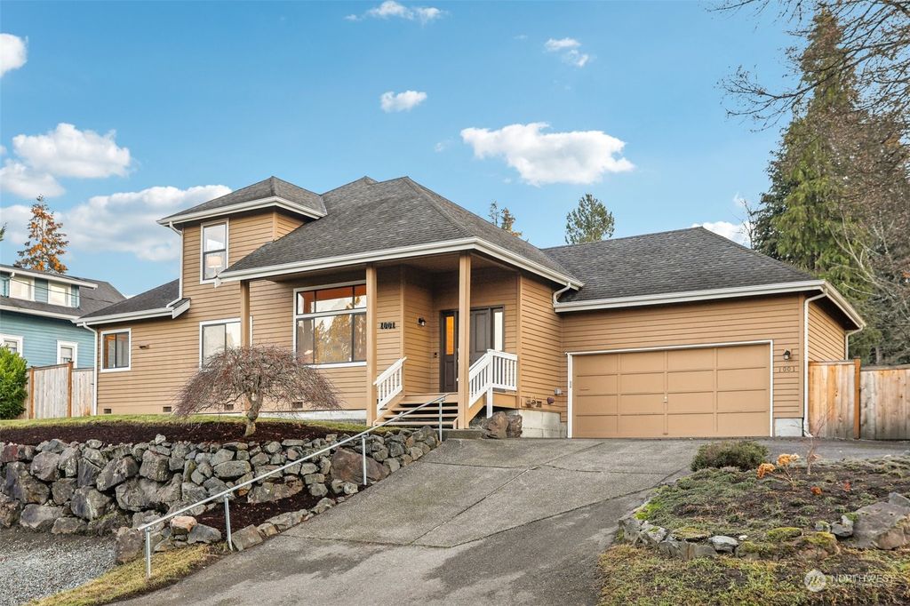 Photo of 1001 NE 105th Street, Seattle, WA 98125 (MLS # 2314250)