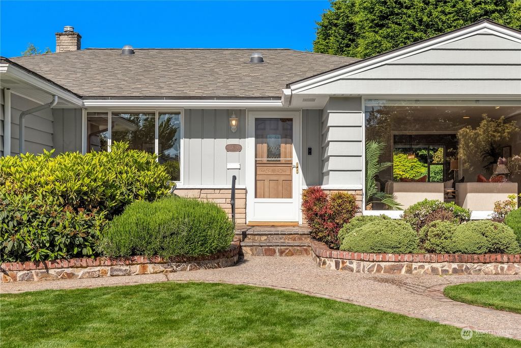 Photo of 3639 W Viewmont Way W, Seattle, WA 98199 (MLS # 2235960)