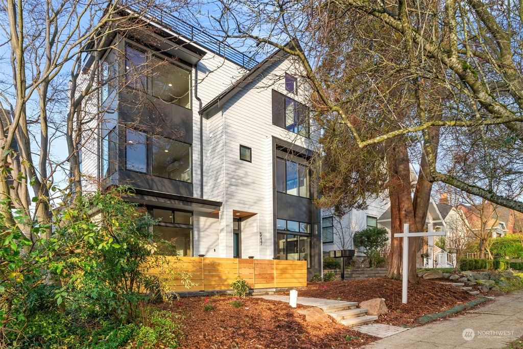 Photo of 5537 34th Avenue NE, Seattle, WA 98105 (MLS # 2329547)