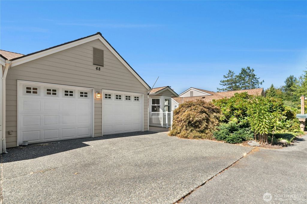 Photo of 22541 SE 42nd Court #2252, Issaquah, WA 98029 (MLS # 2425085)
