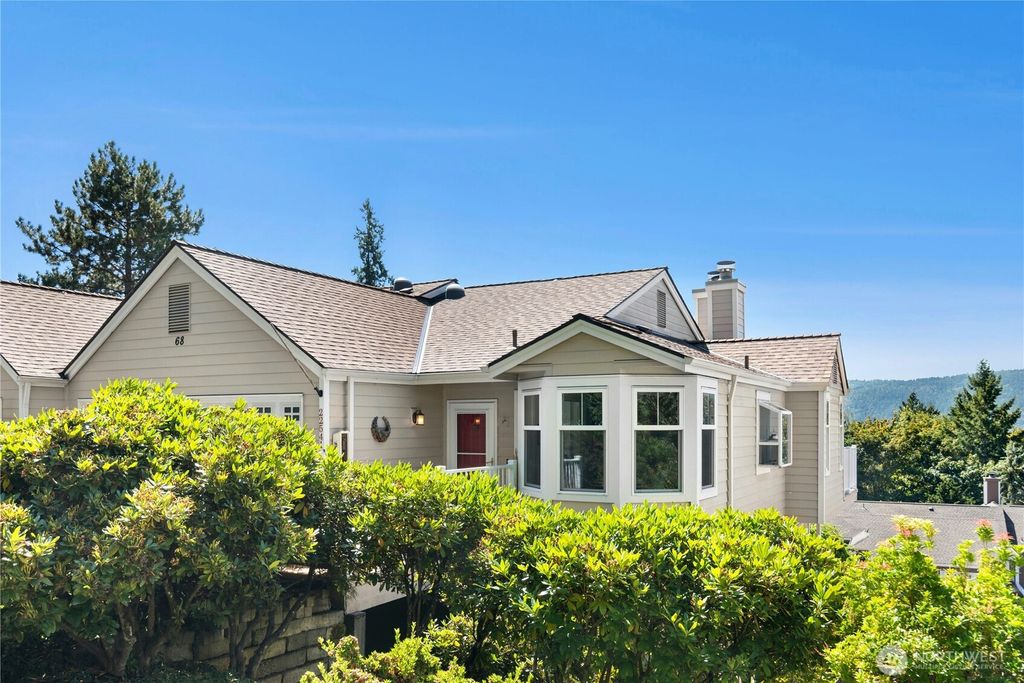 Photo of 22541 SE 42nd Court #2252, Issaquah, WA 98029 (MLS # 2425085)