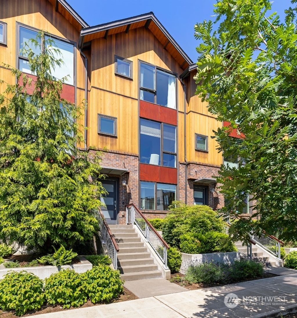 Photo of 6515 34th Avenue NE #B, Seattle, WA 98115 (MLS # 2131787)