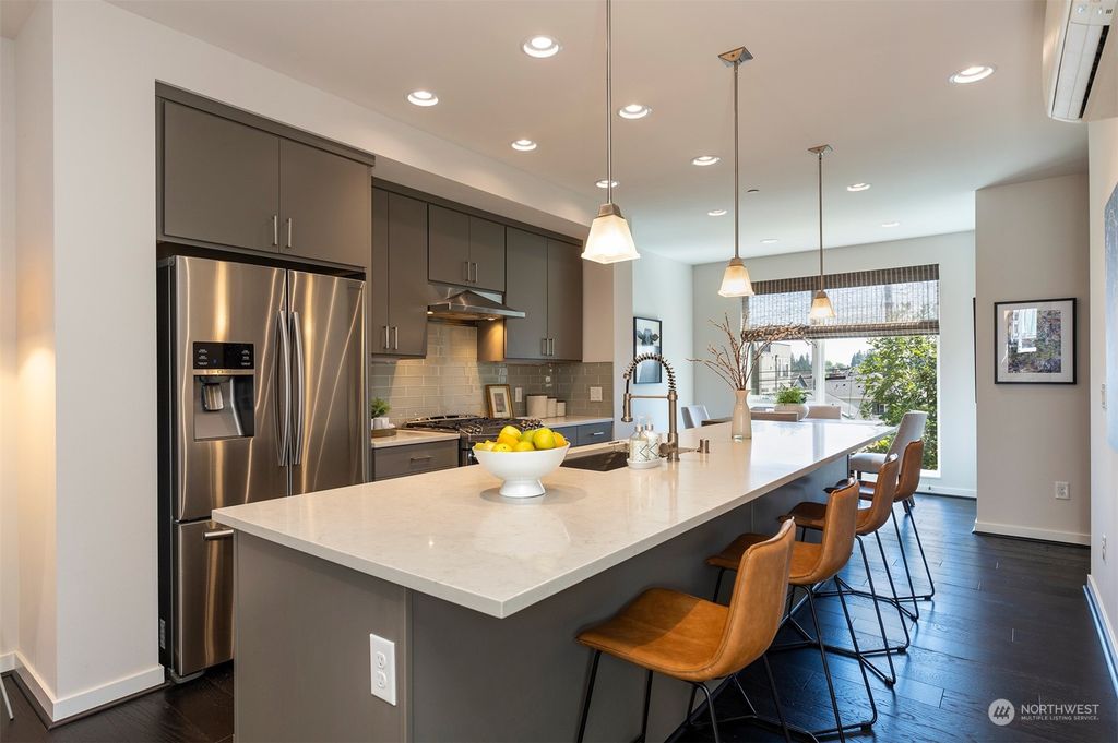 Photo of 6515 34th Avenue NE #B, Seattle, WA 98115 (MLS # 2131787)