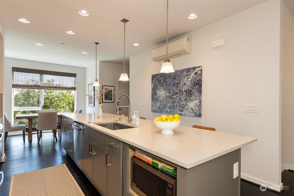 Photo of 6515 34th Avenue NE #B, Seattle, WA 98115 (MLS # 2131787)