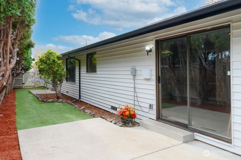 Photo of 305 N 50th Avenue, Yakima, WA 98908 (MLS # 2451151)